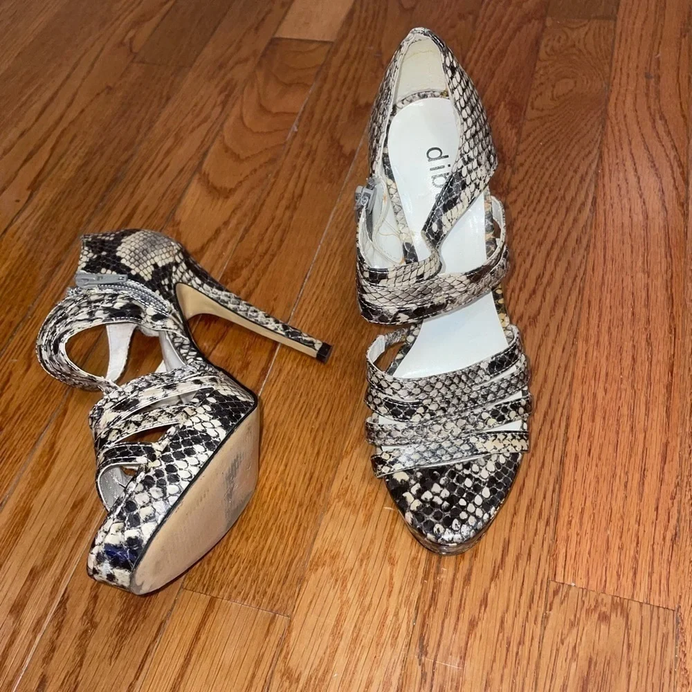 𝅺DIBA Faux Snake print Heels